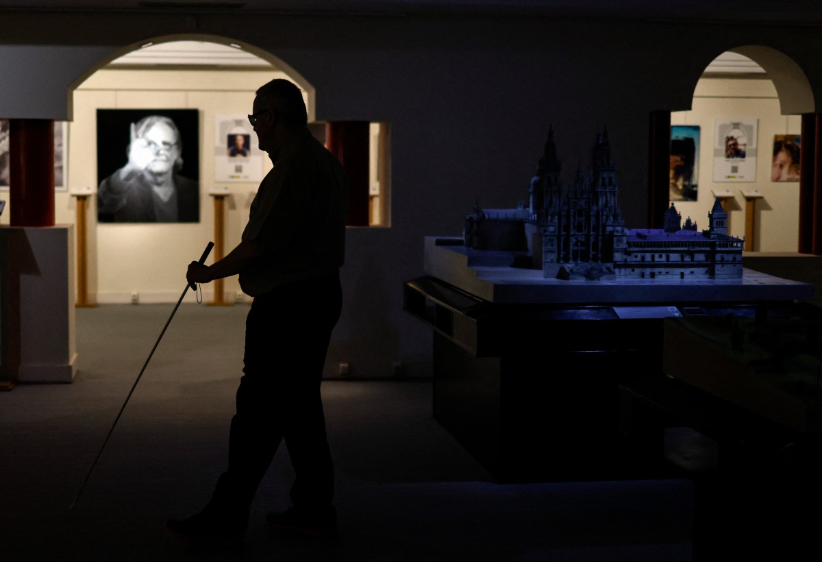 تجربة مذهلة في متحف بمدريد... المكفوفون يستكشوف معالم أثرية باللمس (صور)